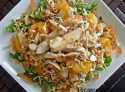 Ensalada estilo oriental con aderezo agridulce