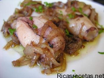 Chipirones encebollados