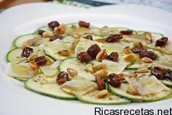 Carpaccio de calabacín con piñones