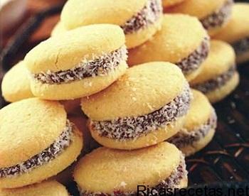Alfajores de maicena con dulce de leche