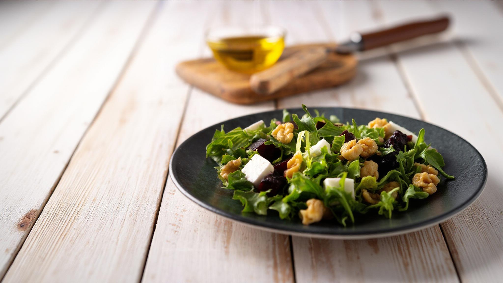 Ensalada de canónigos con naranja y nueces